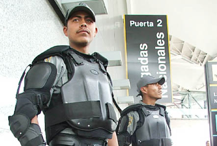 20061201143409-policia-oaxaca.jpg