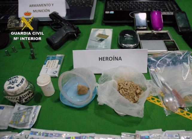 La Guardia Civil «descabeza» una organización criminal dedicada al tráfico de armas y drogas en Murcia