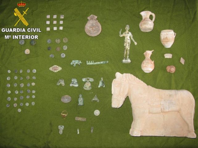 La Guardia Civil recupera piezas arqueológicas expoliadas de «gran valor» en un coche en Canals