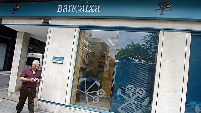Muere en su celda el policía local que apuñaló a un exdirector de Bankia