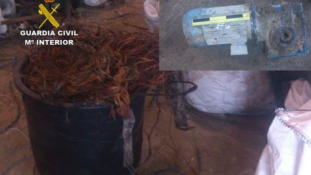 Un joven de 25 años detenido por robar 800 kilos de cable de cobre y tres motores de una gravera de Coria