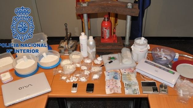 Detenida una mujer en Mallorca por traficar con cocaína que manipulaba y ocultaba en un trastero