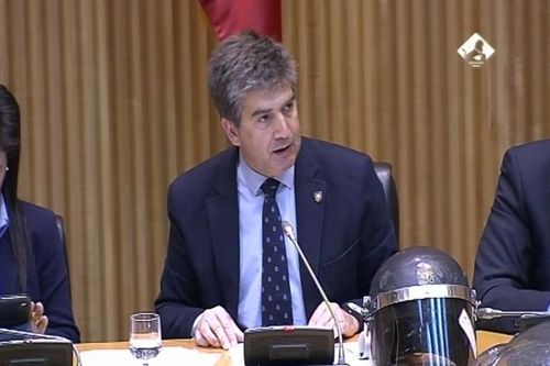 La oposición ve insuficiente el cese del jefe de la UIP de Madrid y Cosidó abre la puerta a más cambios, pero por abajo