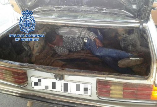 La Policía Nacional detiene en Melilla a un menor que conducía un vehículo con dos subsaharianos ocultos en su interior