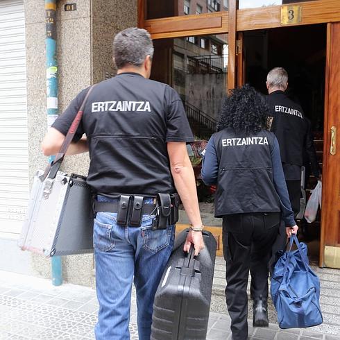 Piden 27 años para el acusado de violar e intentar matar a una monitora de Cáritas en Bilbao