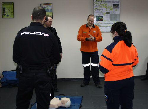 Más de un millar de policías nacionales destinados en Madrid recibirán formación teórica y práctica para atender emergencias sanitarias