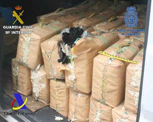 Detenidos 6 narcotraficantes e incautados 1.400 kg de hachís que pretendían introducir a través del Puerto de Santa Pola (Alicante)