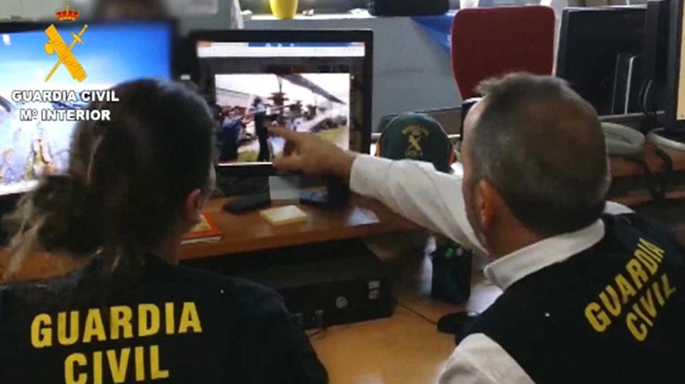 La Guardia Civil detiene a 16 personas por enaltecimiento del terrorismo y por humillar a las víctimas de bandas terroristas en las redes sociales