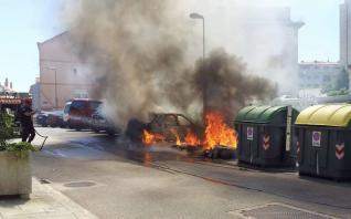 Detenida la incendiaria que quemó 15 contenedores y dos vehículos en Cangas
