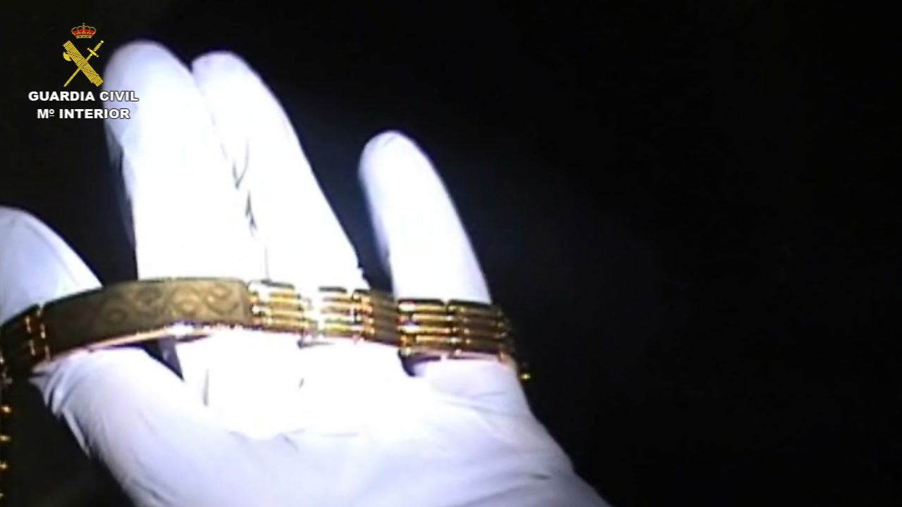 La Guardia Civil desarticula un grupo criminal especializado en el robo de joyas mediante el método del “abrazo”