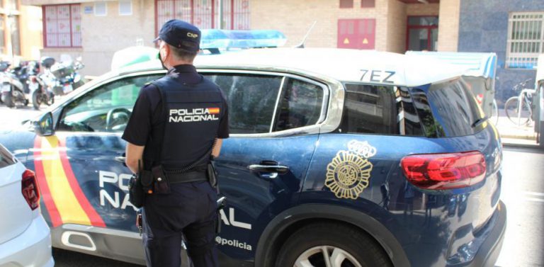 La Policía Nacional detiene en València a un hombre tras amenazar y agredir a su abuela