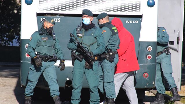 Amplio despliegue de la Guardia Civil en Manuel Llaneza, Gijón