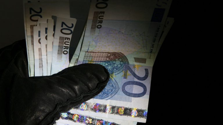 Detenido un vecino de Lugo por robar 700 euros en un local comercial tras forzar el acceso