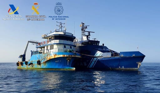Interceptado en aguas al sur de Canarias un pesquero cargado con tres toneladas de cocaína