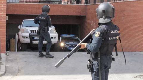 La Policía Nacional detiene en La Junquera a una persona reclamada en Italia por el homicidio de un militar