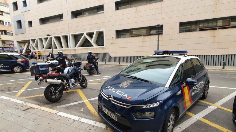 Detenidos Tres Individuos Tras Abuso y Robo a una Joven en Alicante